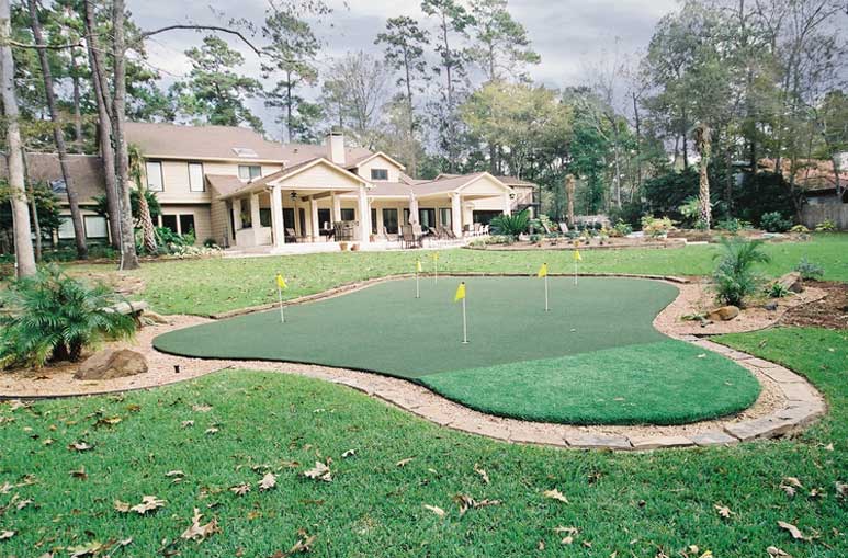 Backyard Golf Kingwood Texas Offers Custom Putting Green